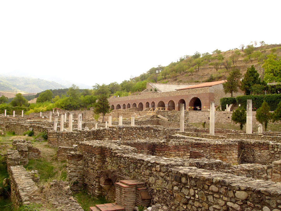 Руїни давньогрецького м. Гераклея Лінкестіс побл. Бітоли